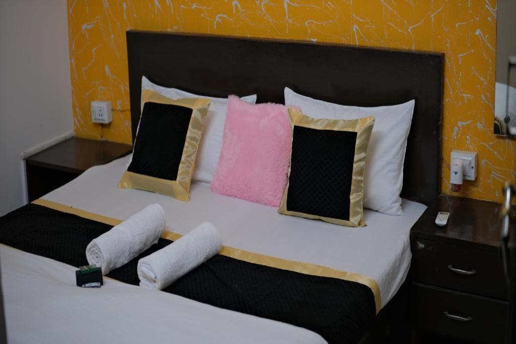 Travel Monkey Hostel Agra  Exteriör bild